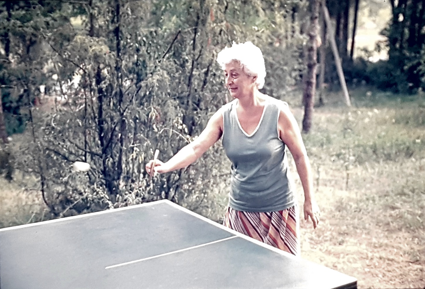 Bruna gioca a ping pong